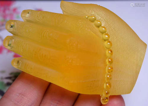 AN AMBER CARVED PENDANT