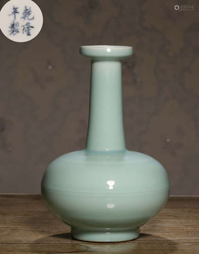 A PEA CYAN BLUE GLAZE LONG NECK VASE