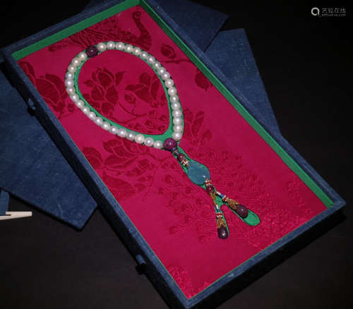 A PEARL STRING NECKLACE WITH BOX