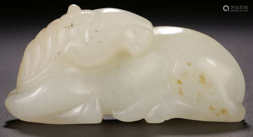 A XINJIANG HETIAN JADE CARVED HORSE SHAPE PENDANT