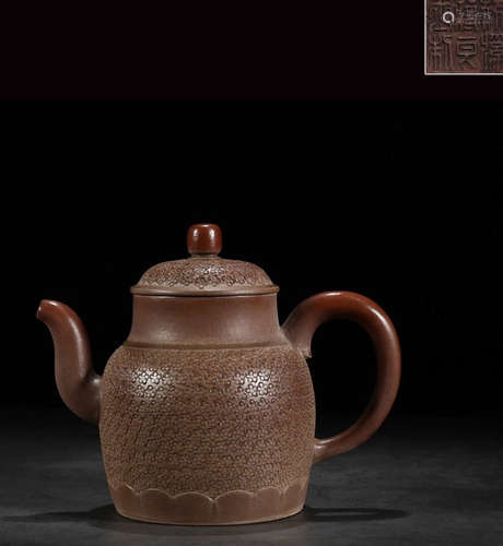 A FLOWER PATTERN ZISHA POT