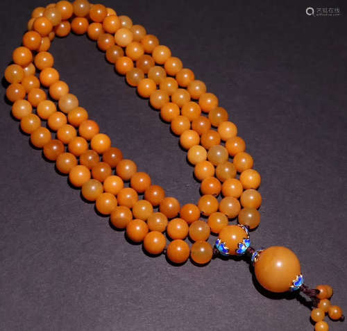 A TIANHUANG STONE NECKLACE WITH 108 BEADS