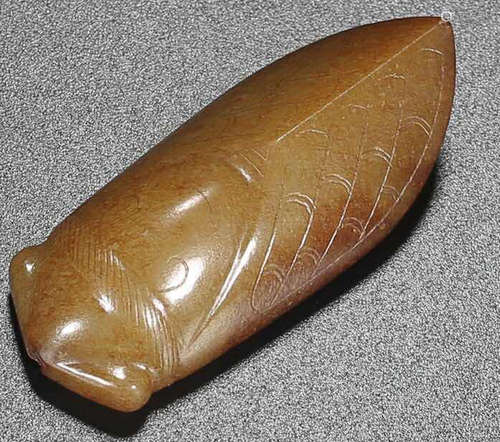 A HETIAN JADE CARCVED CICADA SHAPED PENDANT