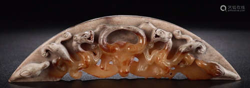 A HETIAN JADE CARVED BEAST SHAPED PENDANT