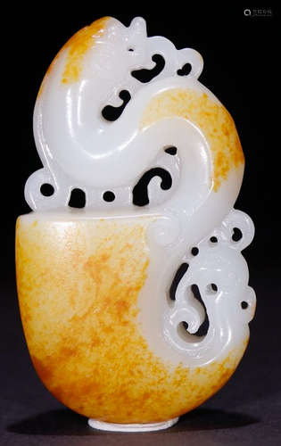 A HETIAN JADE CARVED DRAGON PATTERN PENDANT