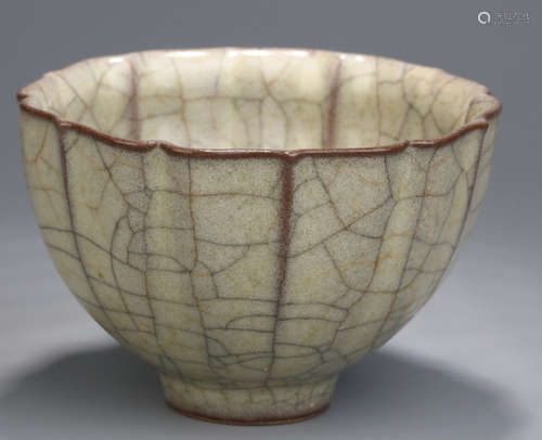 A GE YAO GLAZE FLOWER SHAPE BOWL