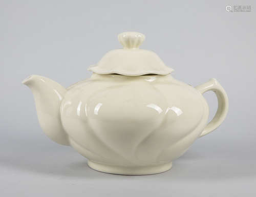 Large Cream Glazed Porcelain Tea Pot