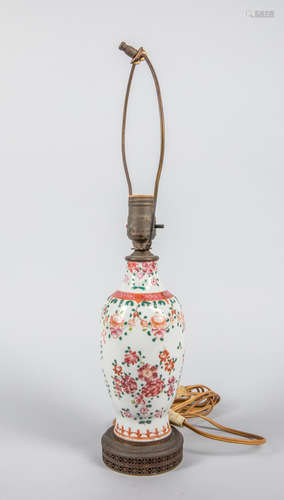 Chinese Antique Famille Rose Porcelain Vase Lamp