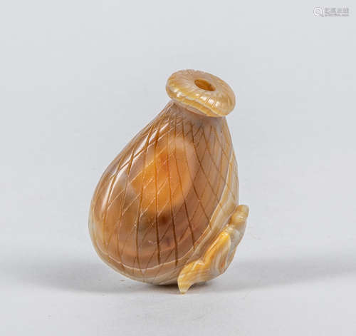 Chinese Carved Cameo Agate Snuff Bottle