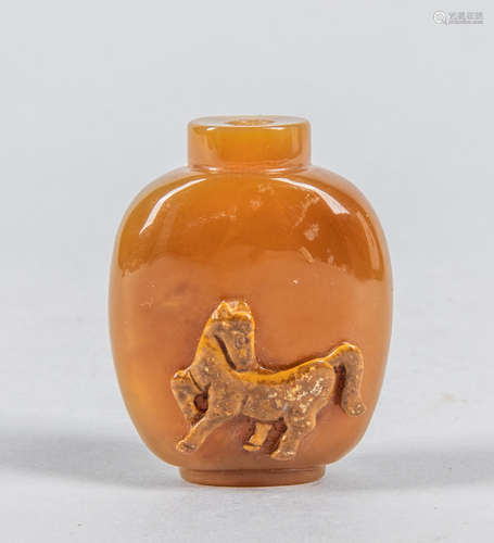 Chinese Carved Cameo Agate Snuff Bottle