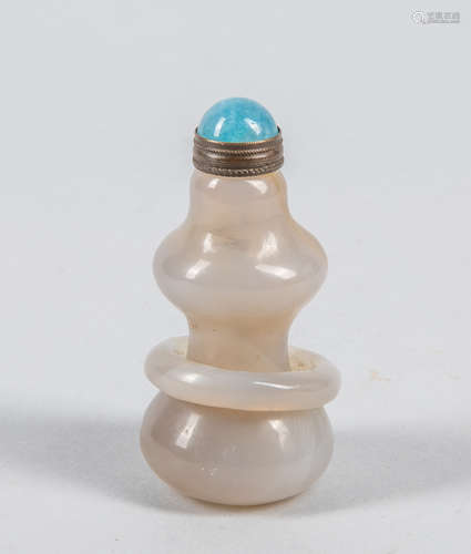 Chinese Carved Cameo Agate Snuff Bottle