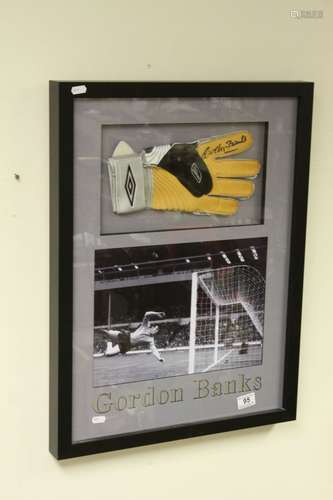 Football Interest - Gordon Banks Signed Goal Keepers Glove, framed and glazed together with a