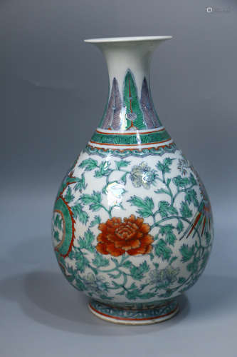 A Chinese Tri-colored Porcelain Yuhuchunping