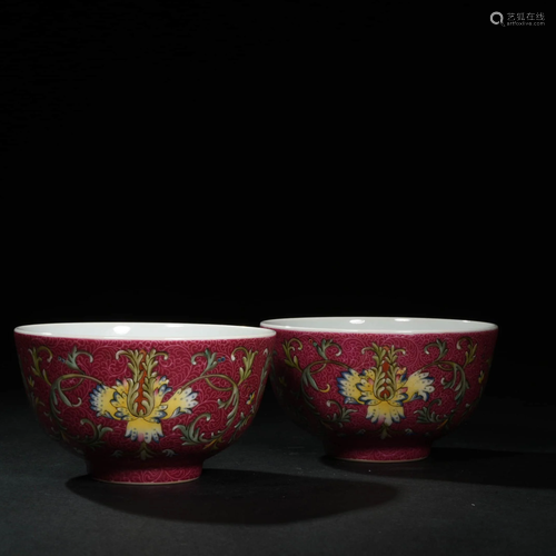 A PAIR OF CHINESE FAMILLE ROSE FLORAL PORCE…