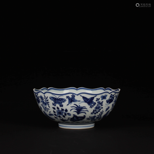 A CHINESE BLUE & WHITE PORCELAIN BOWL