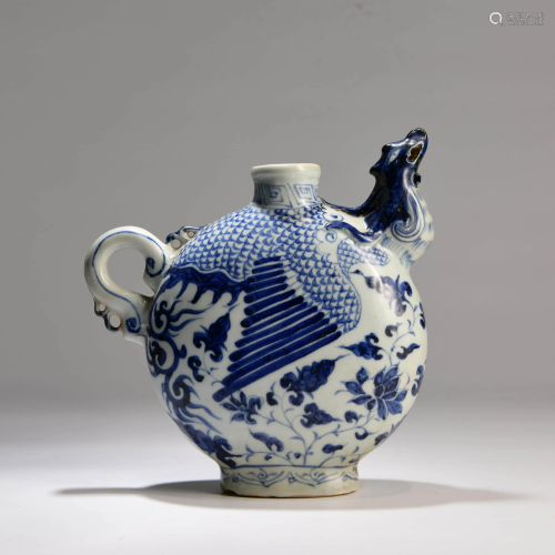 A CHINESE BLUE & WHITE PORCELAIN OBLATE POT