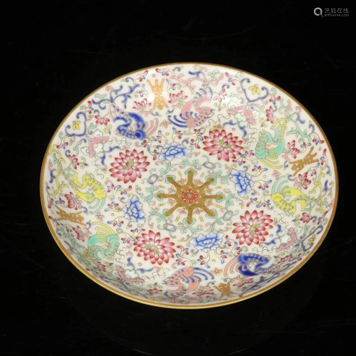 A CHINESE FAMILLE ROSE FLORAL PORCELAIN PLATE