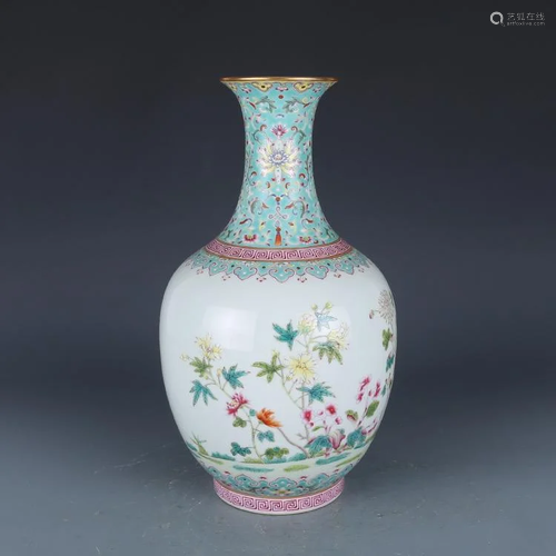 A CHINESE FAMILLE ROSE GILT FLORAL PORCELAI…