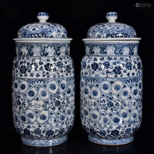 A PAIR OF CHINESE BLUE & WHITE PORCELAIN C…