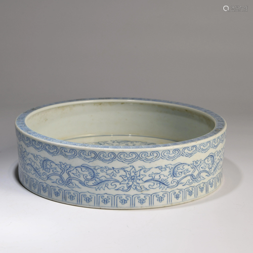 A CHINESE BLUE & WHITE FLORAL PORCELAIN …