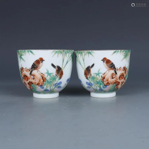 A PAIR OF CHINESE GILT ENAMEL PORCELAIN CUPS