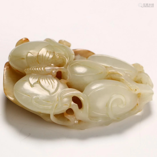 A CHINESE HETIAN JADE CARVED ORNAMENT