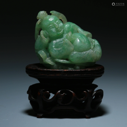 A CHINESE JADEITE ORNAMENT