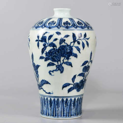 A CHINESE BLUE & WHITE FLORAL PORCELAIN PL…