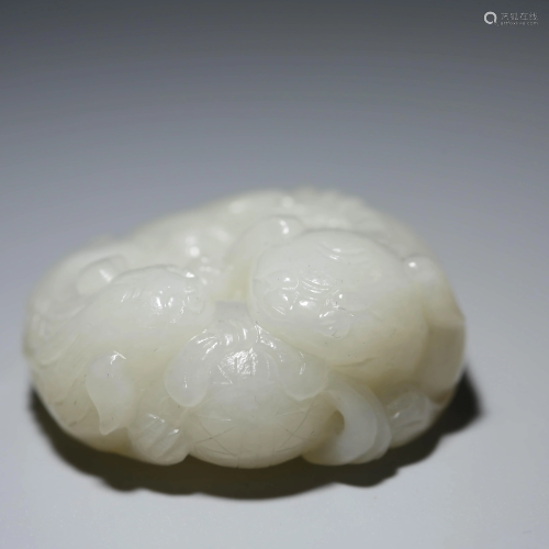 A CHINESE CARVED HETIAN JADE LION ORNAMENT