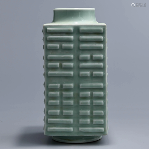 A CHINESE CELADON GLAZED PORCELAIN VASE