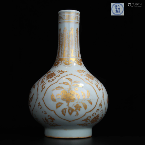 A CHINESE WHITE GLAZED GILD FLORAL PORCEL…