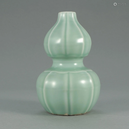 A CHINESE GREEN GLAZED PORCELAIN GOURD-…