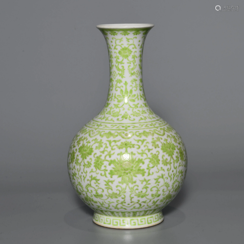 A CHINESE GREEN PORCELAIN VASE PATTERNED …