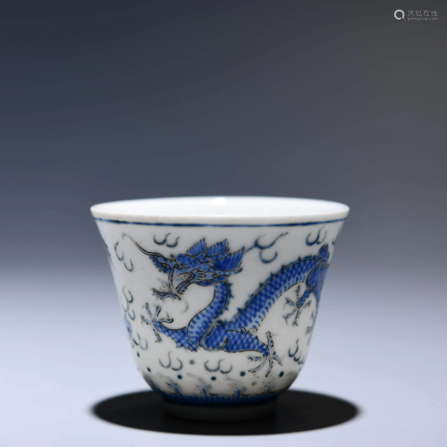 A CHINESE DRAGON PATTERNED PORCELAIN CUP