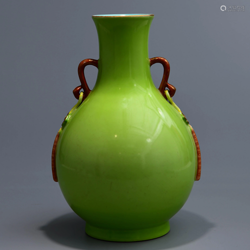 A CHINESE GREEN PORCELAIN DOUBLE-EARED Z…