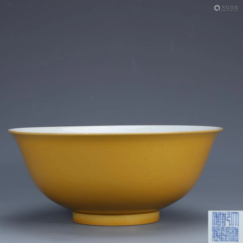 A CHINESE YELLOW GLAZED PORCELAIN BOWL