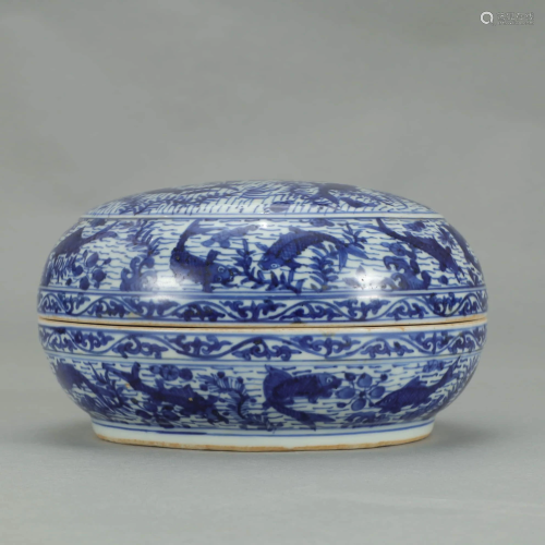 A CHINESE BLUE & WHITE FLORAL PORCELAIN BOX
