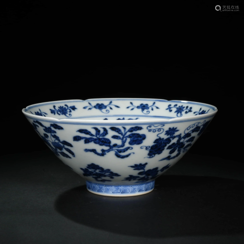 A CHINESE BLUE & WHITE PORCELAIN HAT-SHAP…