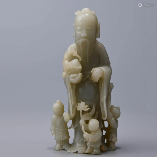 A CHINESE JADE CARVED FIGURE ORNAMENT
