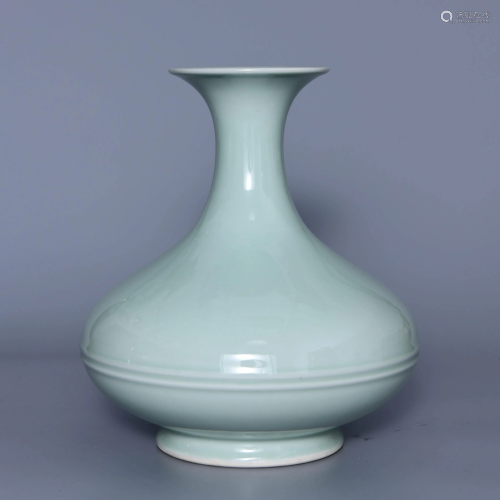 A CHINESE CELADON GLAZED PORCELAIN YUHUCH…