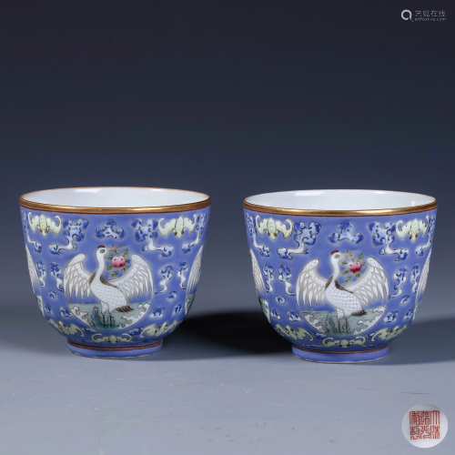 A PAIR OF CHINESE BLUE PAINTED PORCELAIN C…