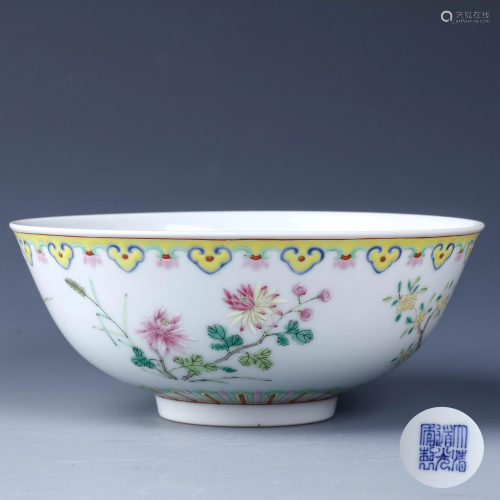 A CHINESE FAMILLE ROSE FLORAL PORCELAIN BO…