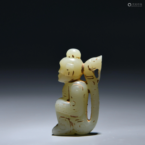 A CHINESE WHITE JADE FIGURE ORNAMENT