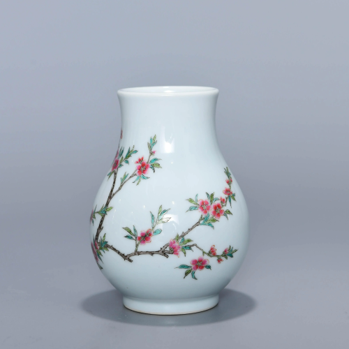 A CHINESE FAMILLE ROSE FLORAL PORCELAIN ZUN