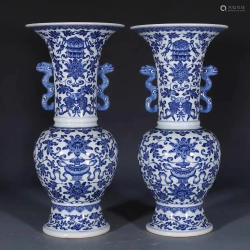 A PAIR OF CHINESE BLUE & WHITE PORCELAIN BE…