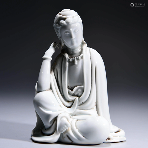 A CHINESE PORCELAIN GUANYIN STATUE