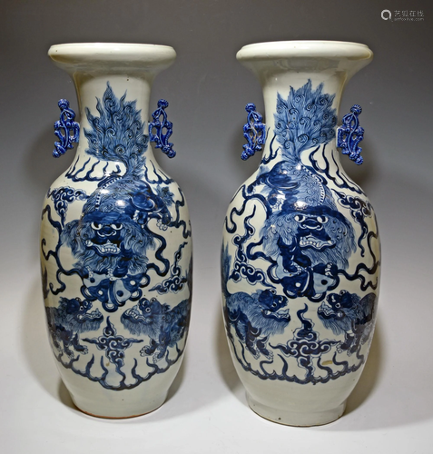 2 Large Chinese Vases with Lions, 19th Century