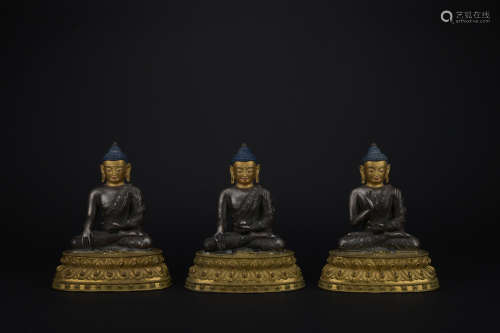 Qing dynasty silver statue of Trikalea Buddhas