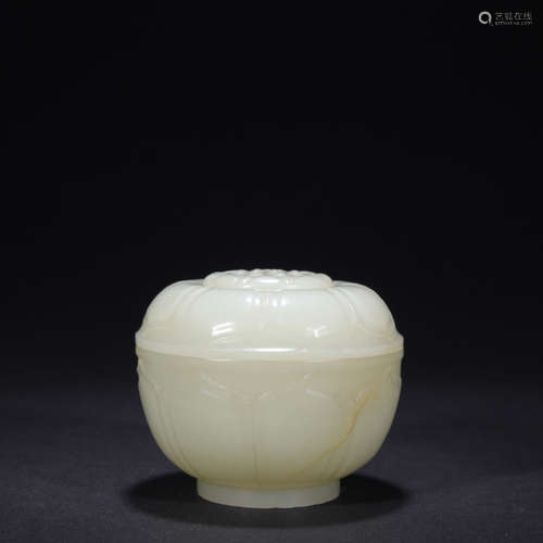 Qing dynasty jade cover box