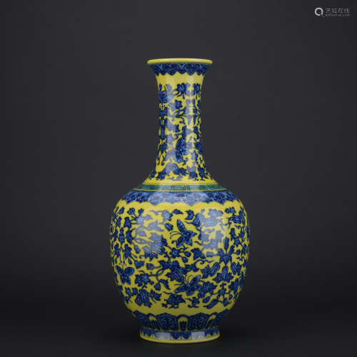 Qing dynasty yellow glaze blue and white bottle with flowers and birds patten